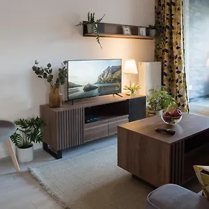 Apartament Sloneczny Kamienica Grochow With Free Parking, Warszawa
